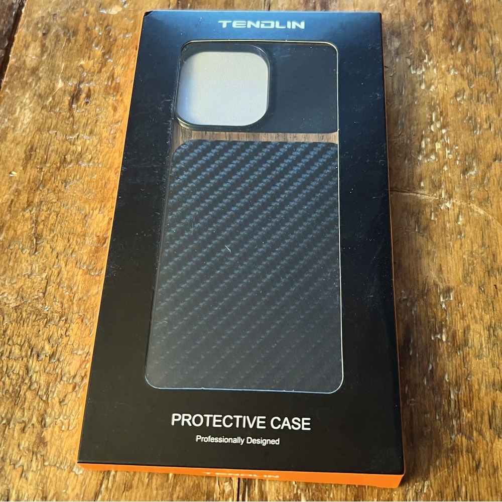 iPhone 13 Pro Max MagSafe case Tendlin wood grain/carbon fibre look unopened